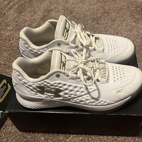 Steph curry CHAMPIONSHIP EDITION 1’s - Picture 7 of 8